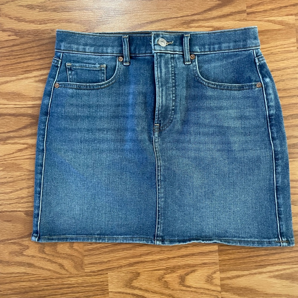 Women’s EXPRESS Denim Blue Skirt Size 4R